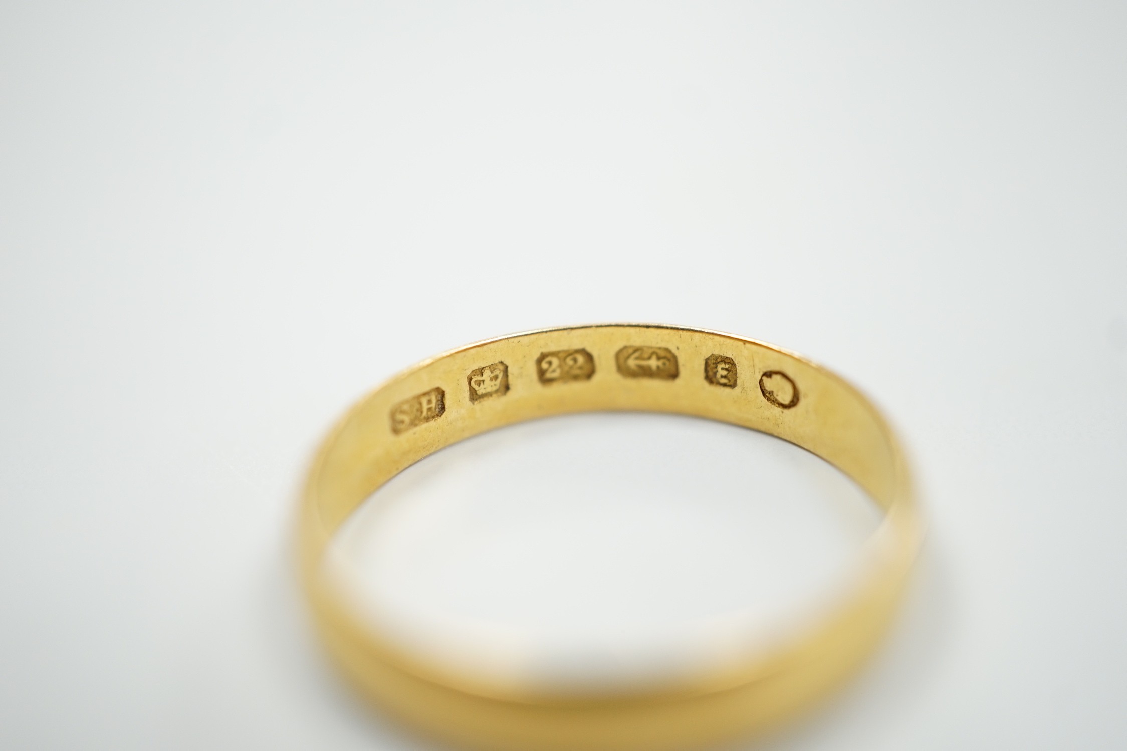 A Victorian 22ct gold wedding band, Birmingham, 1861, size P, 2.3 grams.